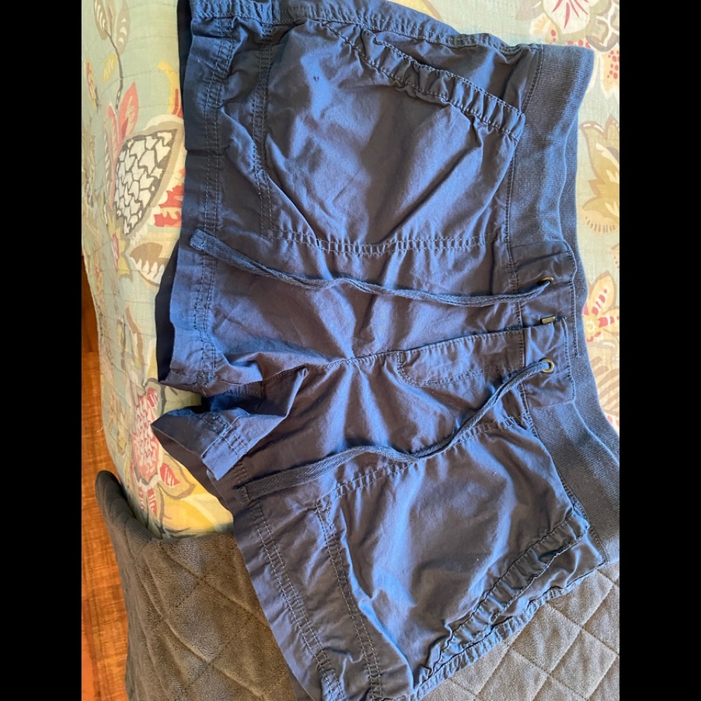 a.n.a brand Size 8 navy shorts